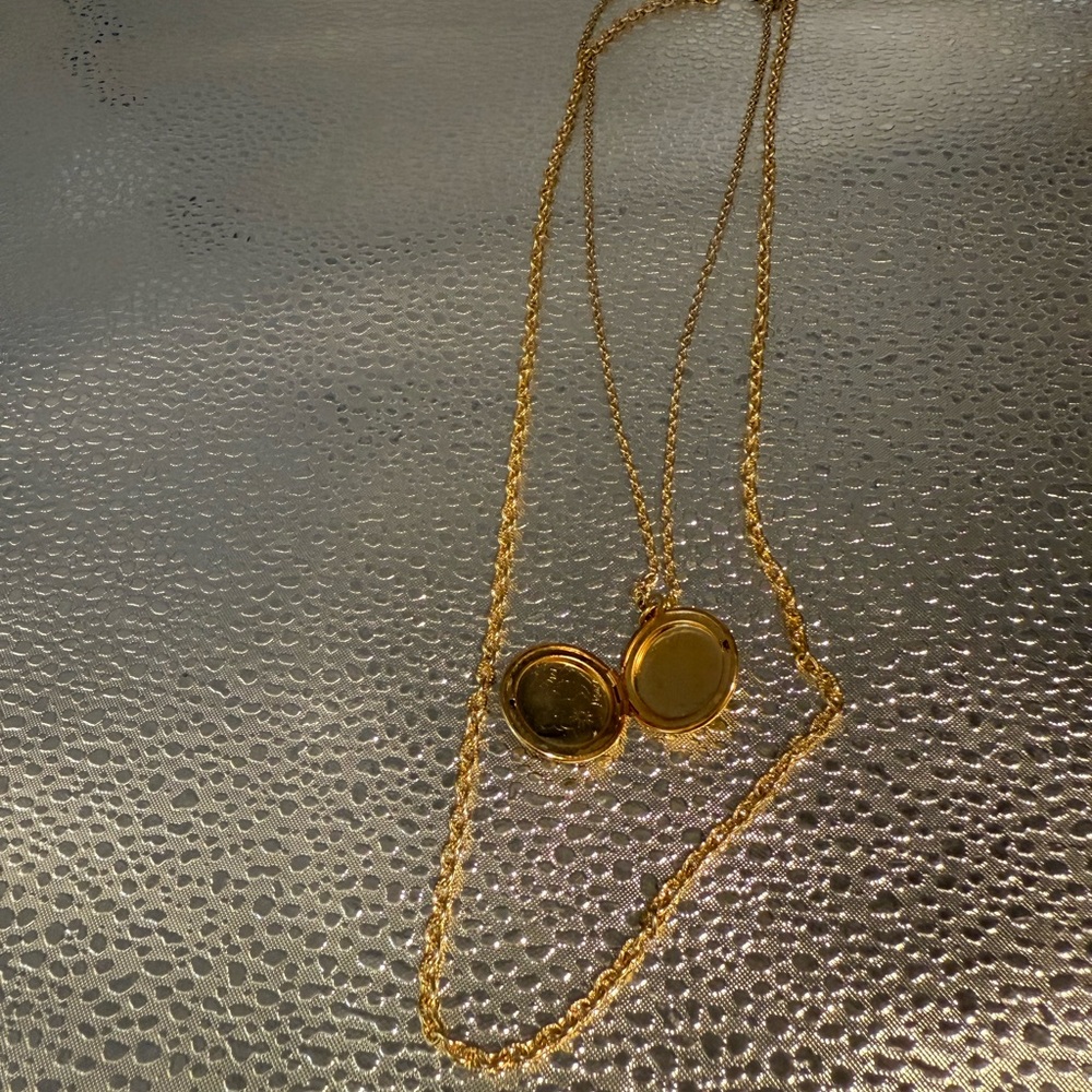 Elegant Gold Locket Necklace